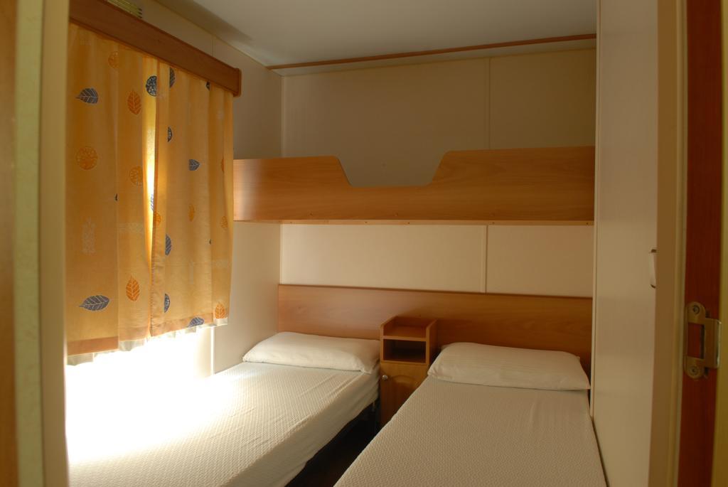 Camping La Rocca Манерба-дель-Гарда Экстерьер фото