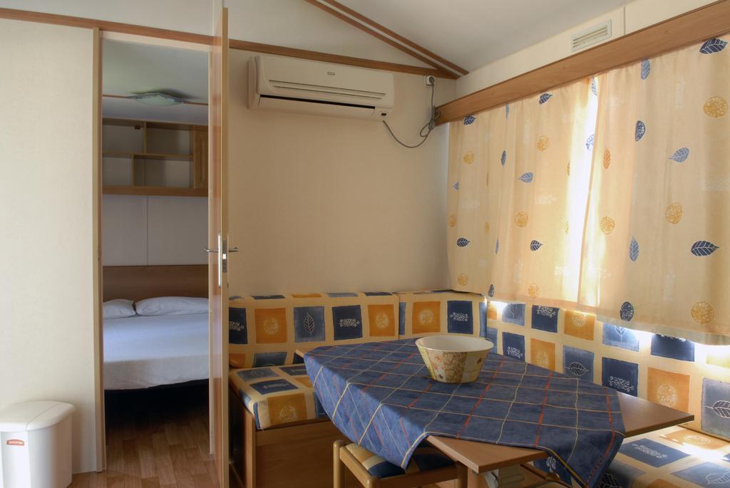 Camping La Rocca Манерба-дель-Гарда Экстерьер фото