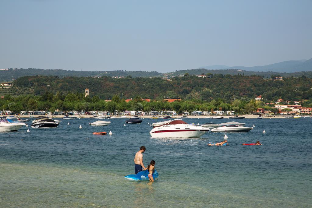 Camping La Rocca Манерба-дель-Гарда Экстерьер фото