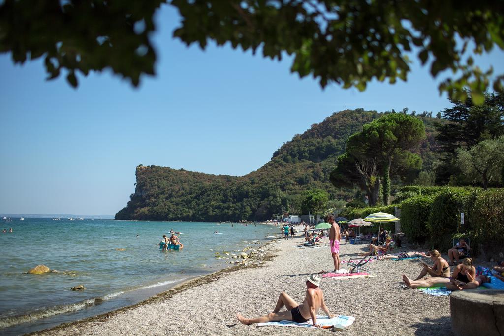 Camping La Rocca Манерба-дель-Гарда Экстерьер фото
