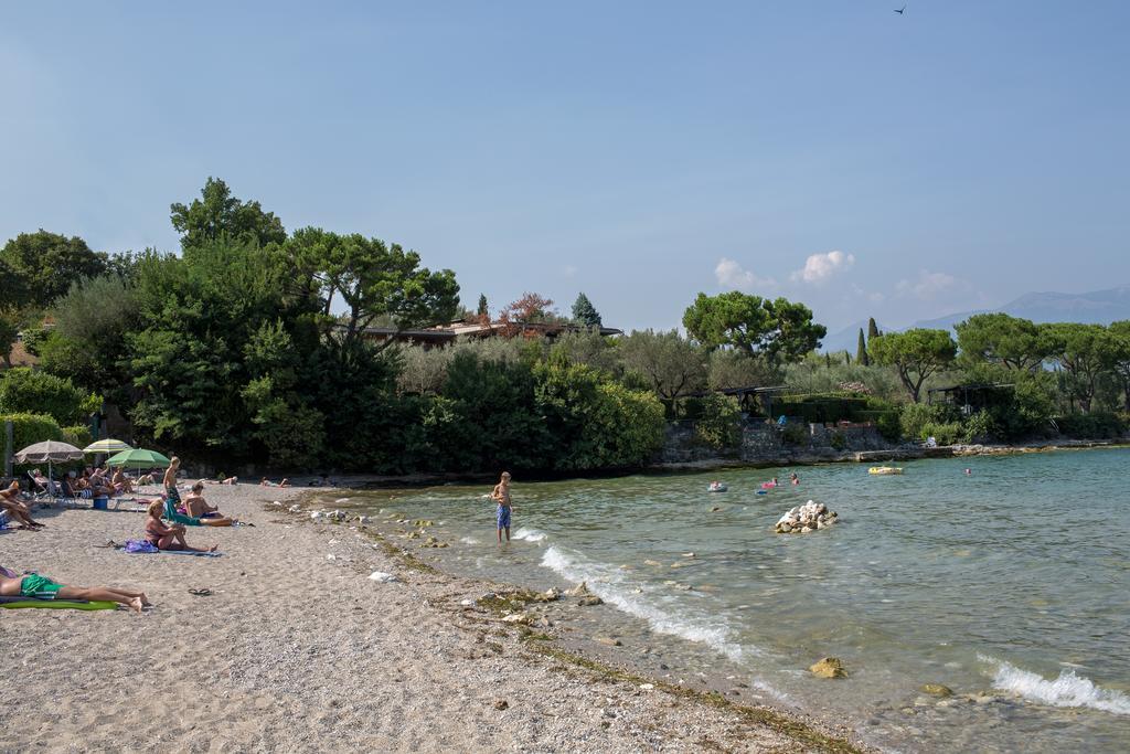 Camping La Rocca Манерба-дель-Гарда Экстерьер фото