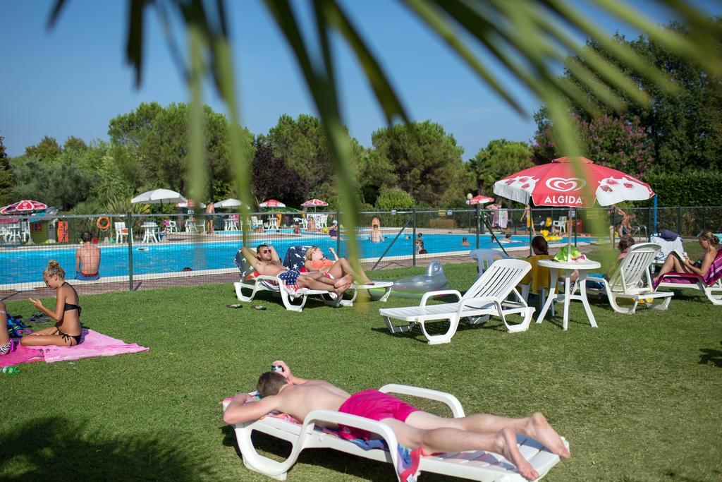 Camping La Rocca Манерба-дель-Гарда Экстерьер фото