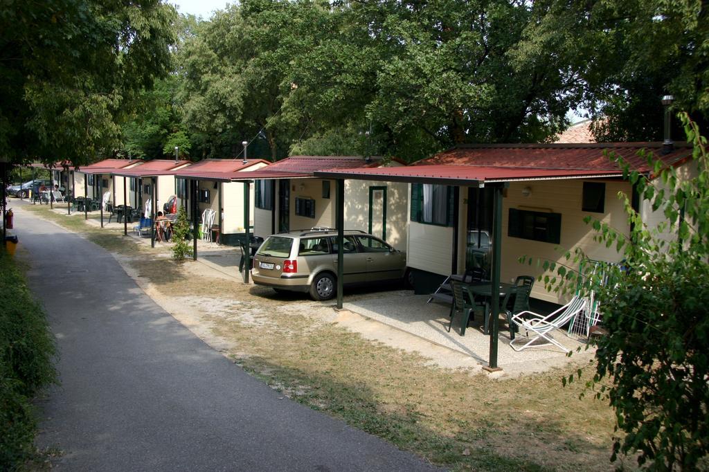Camping La Rocca Манерба-дель-Гарда Экстерьер фото