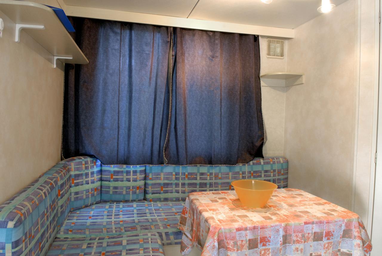Camping La Rocca Манерба-дель-Гарда Экстерьер фото